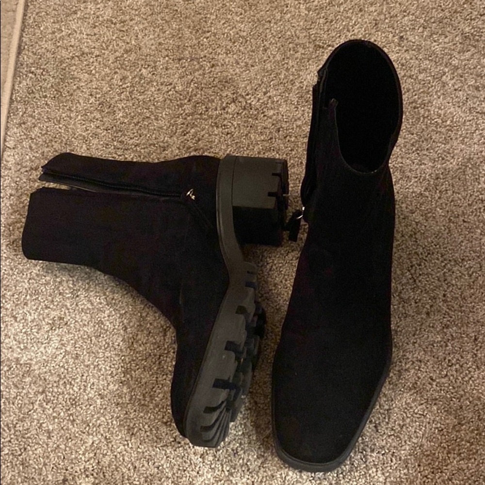 Black suede ZARA boots